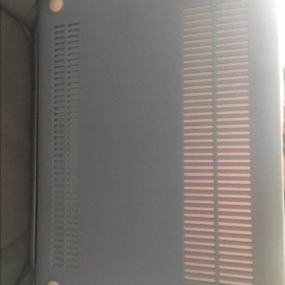 MacBook Pro 13 inch - Picture 3 of 3